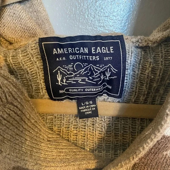 American Eagle women’s Pullover Sweater - Picture 2 of 3